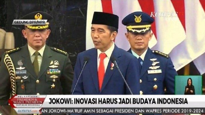 Jokowi sedang memberikan pidato [https://www.kompas.com/tren/read/2019/10/20/172806565/pidato-presiden-jokowi-dalam-pelantikan-tekankan-penyederhanaan-eselon]