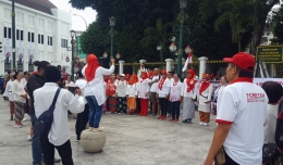 Menyanyikan Indonesia Raya (dok. pri/hendrawardhana).