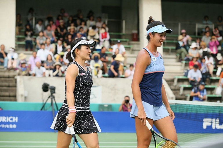 Ena Shibahara (kanan) dan Shuko Aoyama (kiri) ketika tampil di Toray Pan Pacific Open 2019 lalu (sumber: Toray-PPO.com)