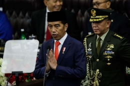 Joko Widodo memberikan pidato saat pelantikan Presiden dan Wakil Presiden RI di Gedung DPR/MPR, Jakarta, Minggu (20/10/2019). Jokowi dan Maruf Amin sebagai Presiden dan Wakil Presiden masa jabatan 2019-2024.(KOMPAS.COM/KRISTIANTO PURNOMO)