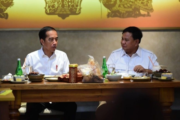Jokowi dan Prabowo dalam Posisi Setara (Sumber: detik.com/biro pers setpres)