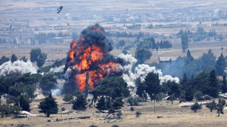 AS meledakkan depo amunisi dan peralatan militer di pangkalan militer dekat kota Tell Tamer. Gambar : FILE PHOTO © Reuters / Ronen Zvulun
