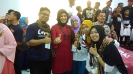 Bu Elaa (baju merah) pada acara Temu Pendidik Nusantara 2017
