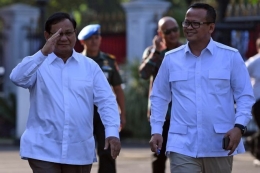 Momen saat ketua umum dari Partai Gerindra Prabowo Subianto ( sebelah kiri) dan wakil ketua umum partai Gerindra, Edhy Prabowo ( sebelah kanan), (BBC)
