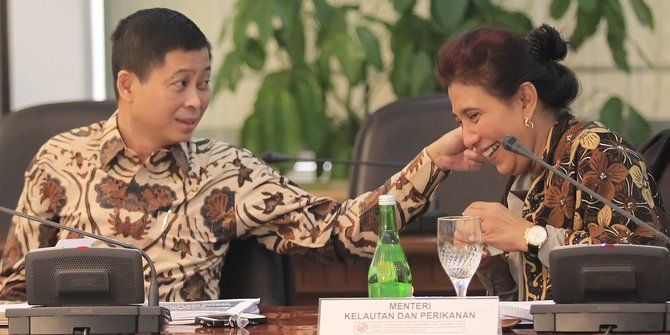  Ignasius Jonan dan Susi Pudjiastuti, sumber gambar : merdeka.com