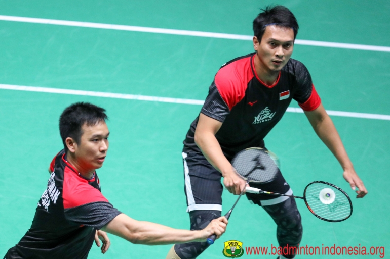 Ganda putra Indonesia, Hendra Setiawan (kiri) dan Mohammad Ahsan, terhenti di putaran II French Open 2019. Tadi malam, mereka dikalahkan ganda putra India./Foto: badmintonindonesia.org