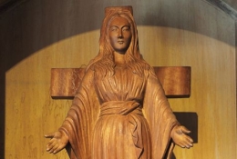 Patung Kayu Bunda Maria (sumber : seitaihoshikai.com)
