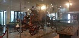 Kereta Singa Barong berada di tengah museum. Masih terawat dengan apik. Salah satu koleksi terbaik museum Pusaka Keraton Kasepuhan Cirebon (Dok. Pribadi)