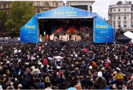 Diwali di Travalgar Square London (Londonis.com)