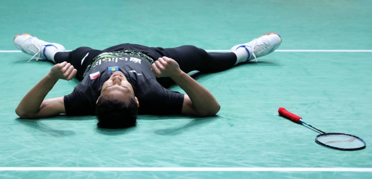 Selebrasi Jonatan Christie setelah meraih kemenangan 'mustahil' atas Viktor Axelsen di semifinal French Open 2019 tadi malam/Foto: badmintonindonesia.org