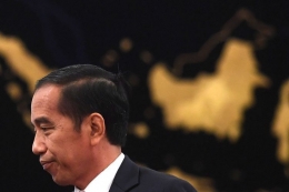 Presiden Joko Widodo berjalan seusai memberikan keterangan pers terkait rencana pemindahan Ibu Kota Negara di Istana Negara, Jakarta, Senin (26/8/2019) kompas.com