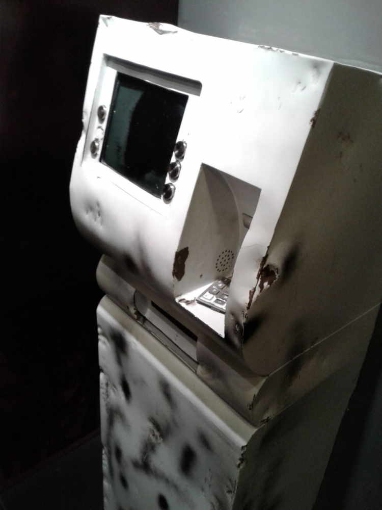 Mesin ATM yang dirusak dalam peristiwa Kerusuhan 1998 (sumber: dokumentasi Adica)