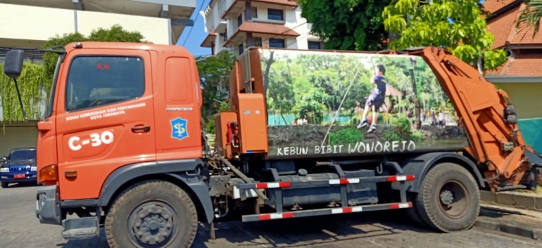 Mobil operasional untuk merawat ruang hijau kota Surabaya (dok.pri)