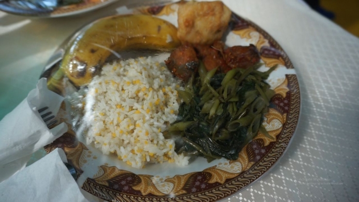 Nasi jagung khas Gorontalo dalam komposisi Isi Piringku. (Foto: Akbarmuhibar)