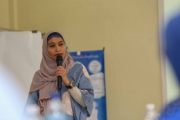 dr. Nurul Mutumanikam menyampaikan materi tentang Healthy Hydration pada peserta Danone Blogger Academy 2019 (Foto: DBA 3)