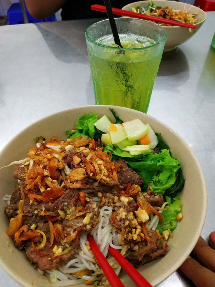 Tidak sulit menemukan makanan Halal di Ho Chi Minh City. Restoran B B - Bn B Nam B hanya menjual Pho daging sapi (dokumentasi pribadi)