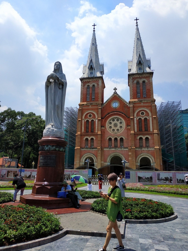 Saigon Notre Dame Cathedral, menjadi landmark Ho Chi Minh City (Dokumentasi pribadi)
