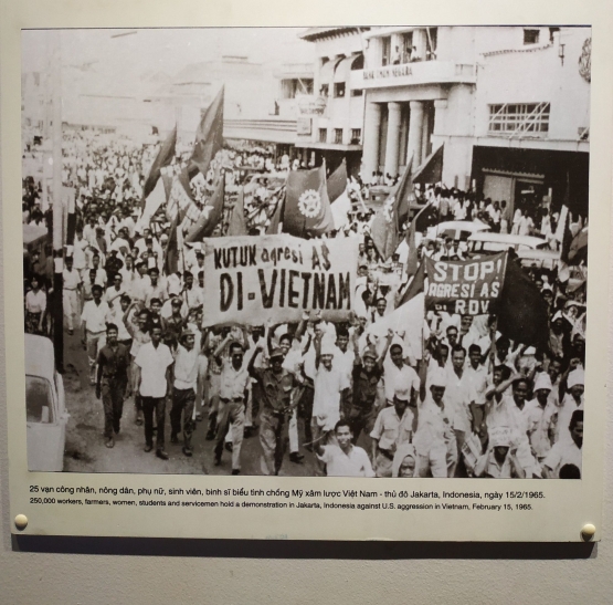 Demonstrasi di Indonesia mengutuk agresi Amerika Serikat ke Vietnam (dokumentasi pribadi)