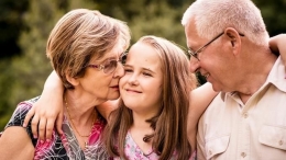 https://www.fimela.com/parenting/read/3754581/fakta-penelitian-terbiasa-dekat-dengan-kakek-nenek-hidupmu-lebih-bahagia