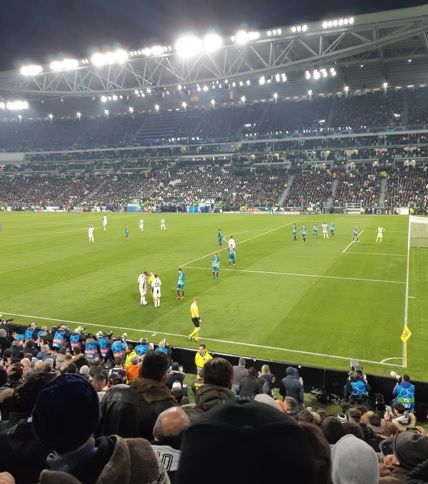 Nonton Juventus versus Atletico Madrid di Turin. Foto pribadi.