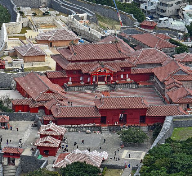 Istana Shuri sebelum terbakar. Photo: Mainichi.jp
