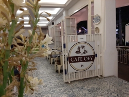 Resto dan Cafe Oey di Hotel Riche Malang\Dok. Foto Pribadi