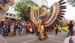 Burung raksasa di Jogja Fashion Carnival 2019 (dok. pri).