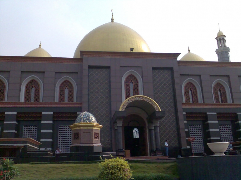 Kubah Masjid Indonesia (Wikimedia Commons)