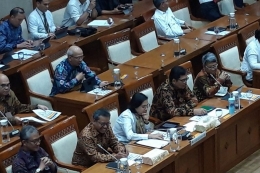 Menteri Keuangan Sri Mulyani Indrawati ketika rapat kerja dengan Komisi XI DPR RI di Jakarta, Senin (4/11/2019) | Gambar: KOMPAS.com