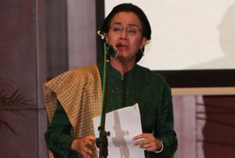 Gambar ilustrasi : Sri Mulyani Terharu saat Serah Jabatan kepada Agus Martiwardojo Kemenkeu pada 20/5/2010. Gambar: Tribunnews.com