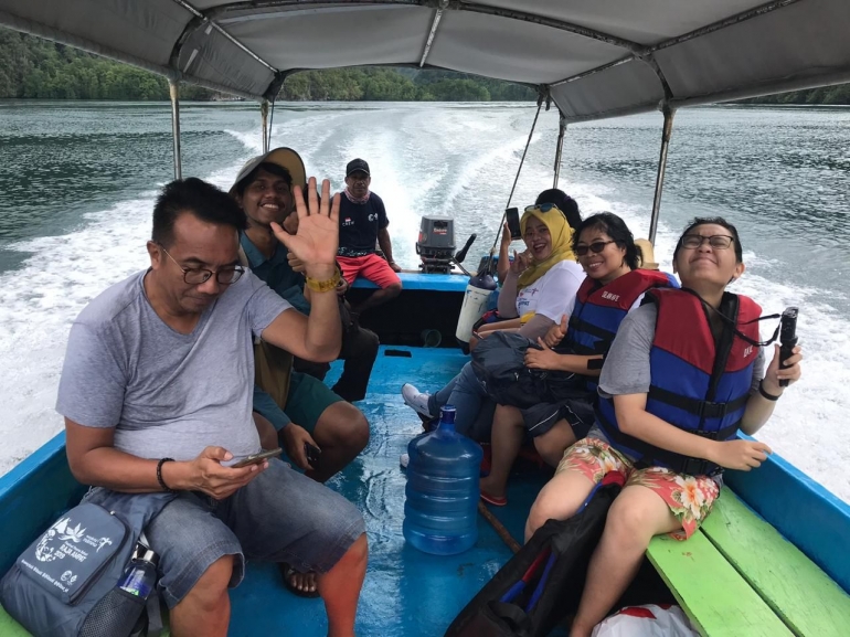 Speed Boat di Raja Ampat (dok pribadi by Ni Wayan Sambreg)