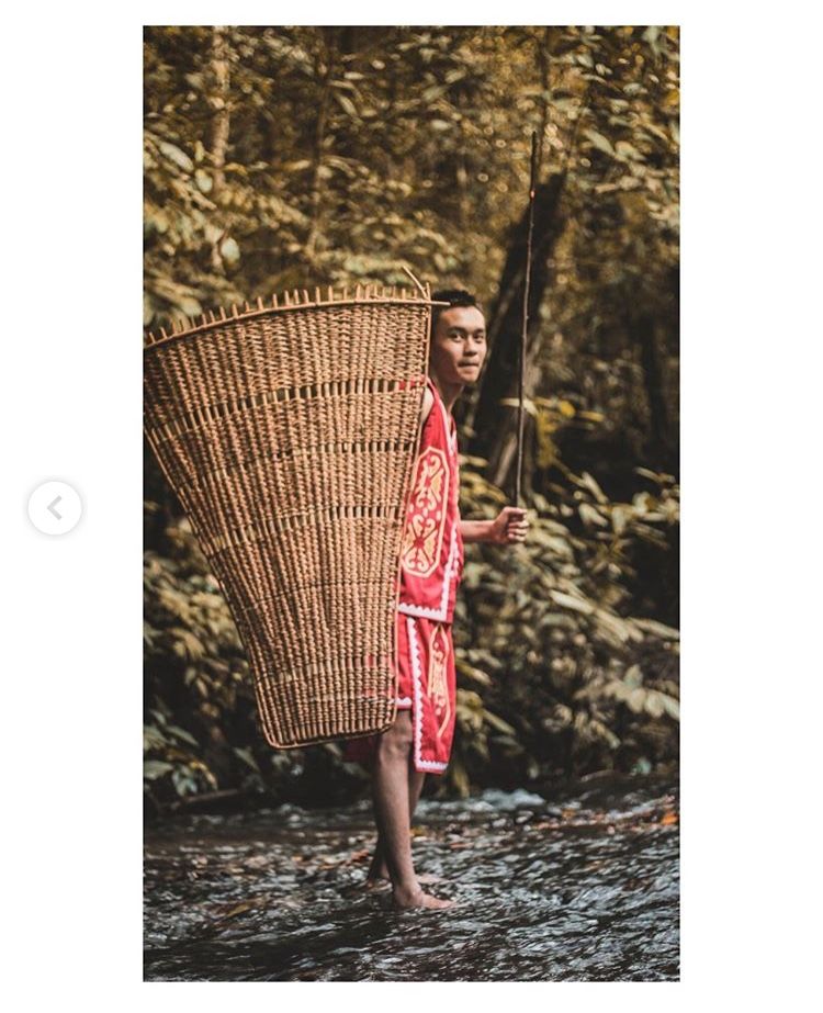 Masyarakat Adat Dayak di Kalimantan Timur Dalam Memanfaatkan Hutan Untuk Kelangsungan Hidup. Foto: Keenan Mukti (instagram.com/keenanmukti)