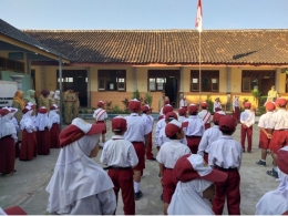 Upacara Bendera Guru dan Murid (dok. Pribadi)