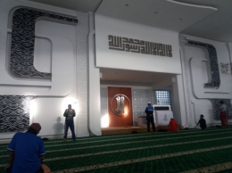 Ruang utama Masjid Sirathal Mustaqim. Dokumen penulis