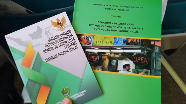 Buku UU 33 Tahun 2014 tentang Jaminan Produk Halal dan PP 31 Tahun 2019 tentang Pelaksanaan UU 33 2014 | sumber: dokumentasi pribadi
