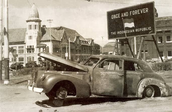 Mobil Buick yang dikendarai Mallaby terbakar | Foto Wikimedia Commons