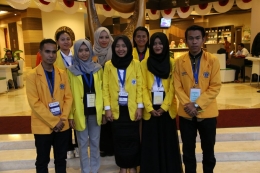 Mahasiswa Universitas Terbuka | Jaket almamater UT berwarna kuning. (Foto: ut.ac.id)