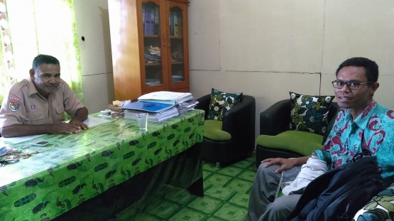 Guru Sergius Asaribab bersama penulis, Sabtu, (19/10/2019).|Dokpri