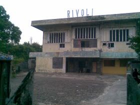 Rivoli dulu yang beken dengan film India (sumber: notenggakpenting.blogspot.com)