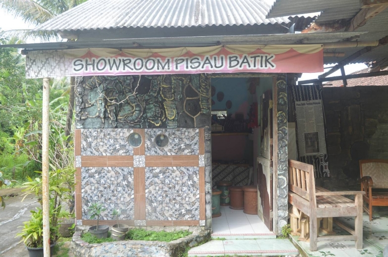 Showroom tempat Diman menjual pisau batiknya. | dokpri