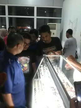 Kadisbudpar Aceh Jamaluddin Melihat Koleksi Batu Mulia Aceh | dokpri