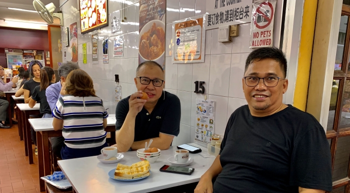 Bersama Boy nongkrong di Kopitian Killliney, Singapura.(dokpri)