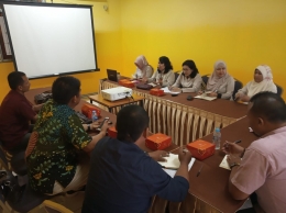 Deskripsi : Jajaran Pejabat Struktural RSKO yang hadir dalam diskusi dengan perwakilan RSU Tanjung Pura I Sumber Foto: dokpri