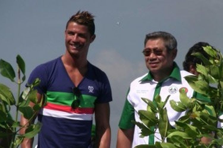 Ronaldo pernah menjadi duta mangrove di Indonesia (sumber: Kompas)