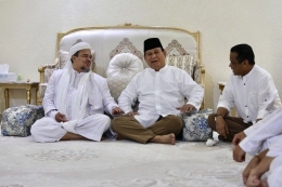 HRS dan Prabowo dalam sebuah pertemuan | Sumber gambar: news.detik.com