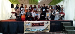 Di sebuah acara literasi yang diadakan di Perpus Kota Malang, Anis Hidayatie dkk juga memperkenalkan media menulis 
