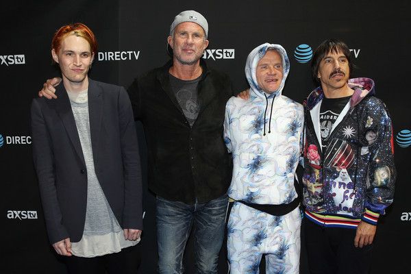 Josh Klinghoffer, Chad Smith, Flea, dan Athony Kiedis | Ilustrasi: onerockwave.com