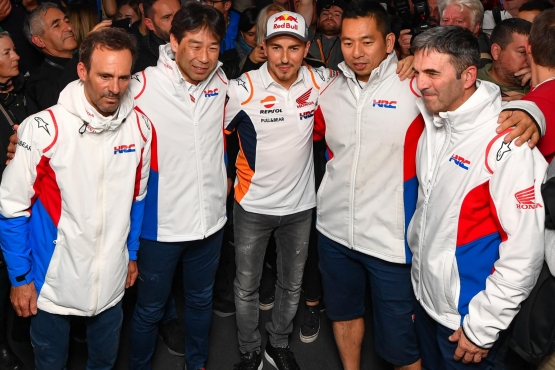 kerja bareng crew yang terakhir (dok.motogp.com)