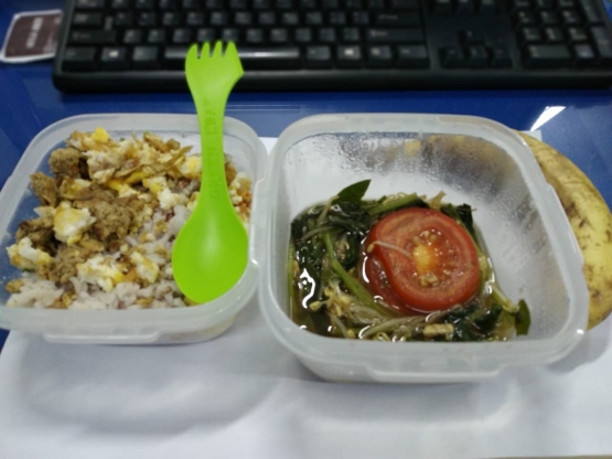 cah-kangkung-dengan-tempe-sambal-bawang-5dd00e13d541df6858145322.jpeg