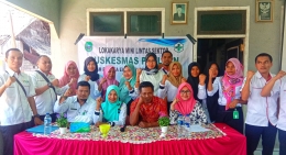 Foto : Foto bersama tenaga Nusantara sehat & seluruh pegawai Puskesmas Patlean setelah kegiatan Lokakrya mini (dokpri).